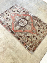 Load image into Gallery viewer, Winnie | 3.4 x 5.3 | Charming Floral Rug | - The Curated Loom
