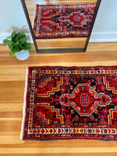 Load image into Gallery viewer, Crew | 2.7x4.1 | Vibrant & Colorful Hamadan