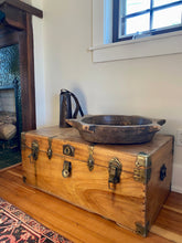 Load image into Gallery viewer, VINTAGE TRUNK
