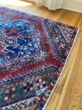 Load image into Gallery viewer, Lido | 3.8x8.8 | Lovely distressed medallion runner