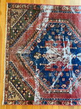 Load image into Gallery viewer, Lido | 3.8x8.8 | Lovely distressed medallion runner